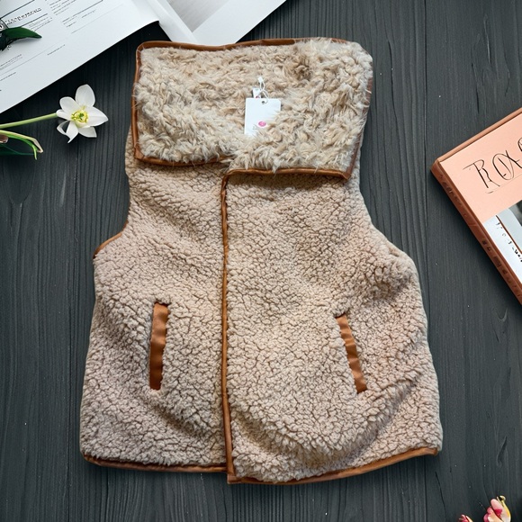 Wanna This Womens M Tan Asymmetric 2 Pocket So Soft Wooly Furry Satin Trim Vest - Picture 8 of 14